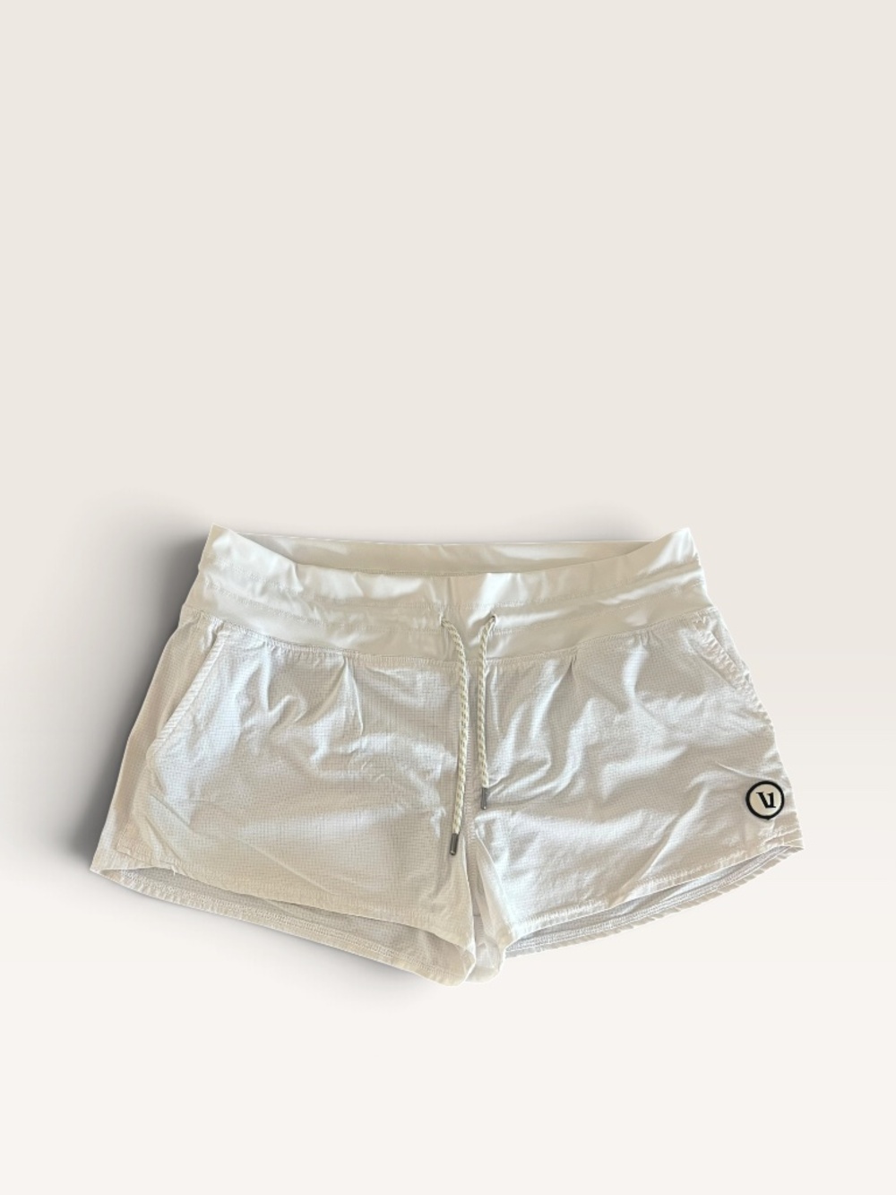 Vuori Seabreeze Short White Lined Performance (L)